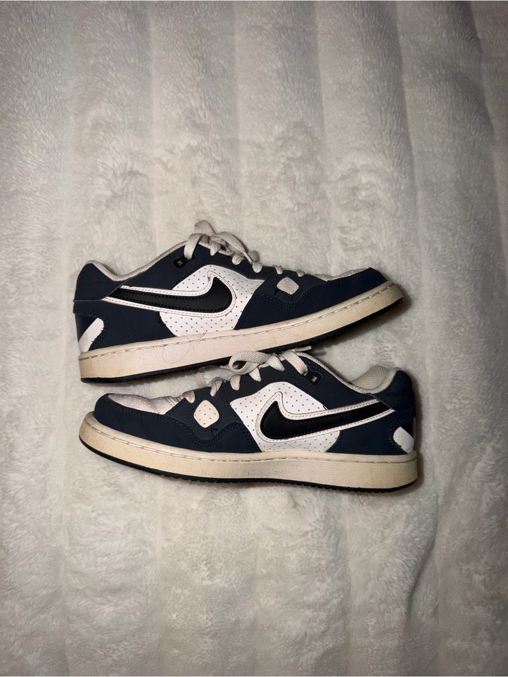 Nike Kids Navy and White Low-Top Sneakers